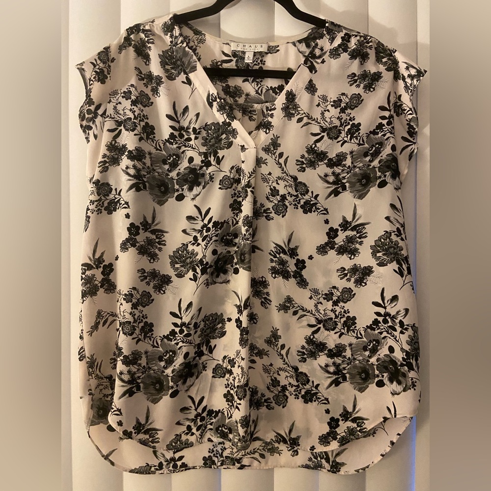 Chaus New York black/grey/white blouse. Size Large